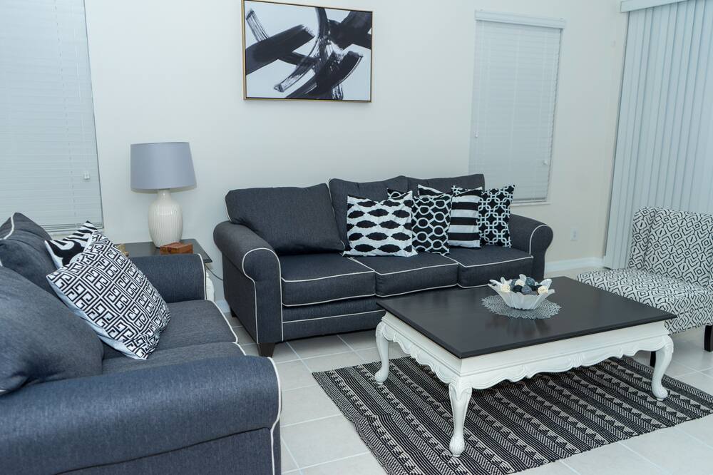 Photo of Livingroom in Tuscan Ridge