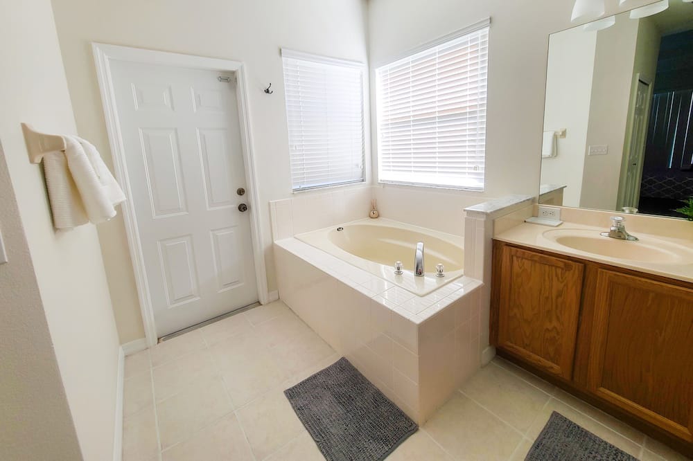 Photo of Bathroom in Tuscan Ridge