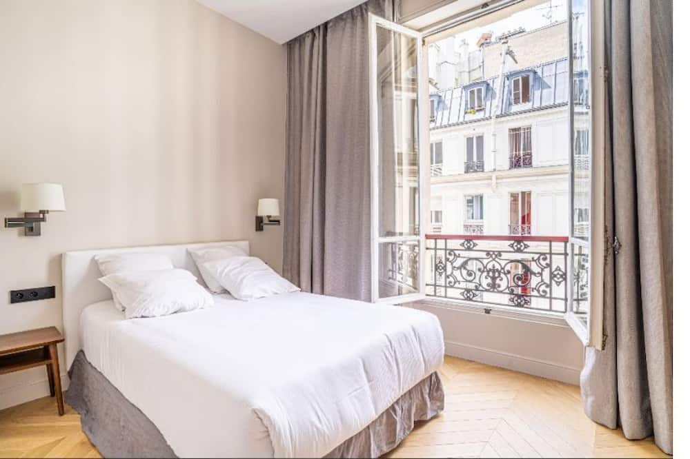 Photo of Bedroom in 8th Arrondissement