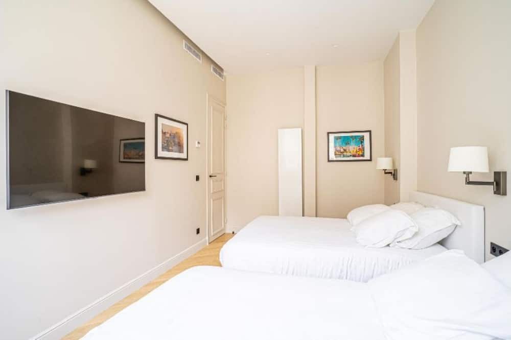 Photo of Bedroom in 8th Arrondissement