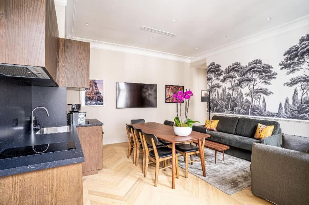 Photo of Bedroom in 8th Arrondissement