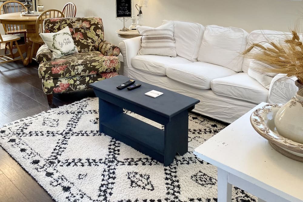 Photo of Livingroom in Pine Island Center