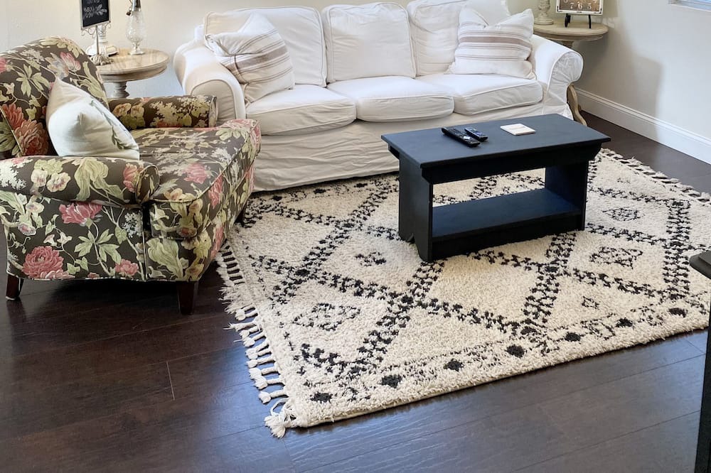Photo of Livingroom in Pine Island Center