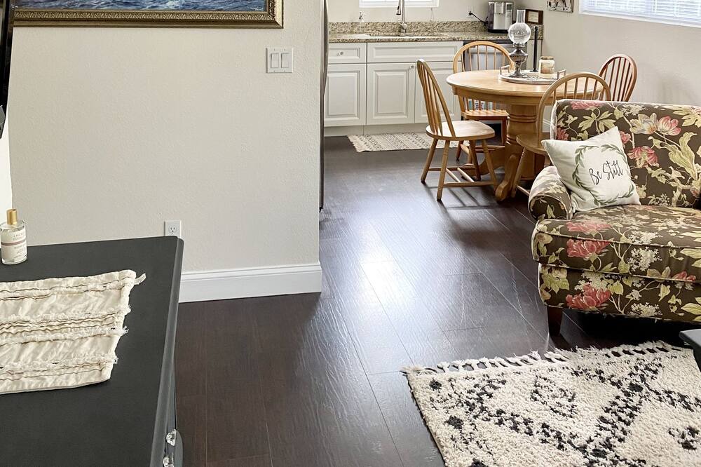Photo of Livingroom in Pine Island Center