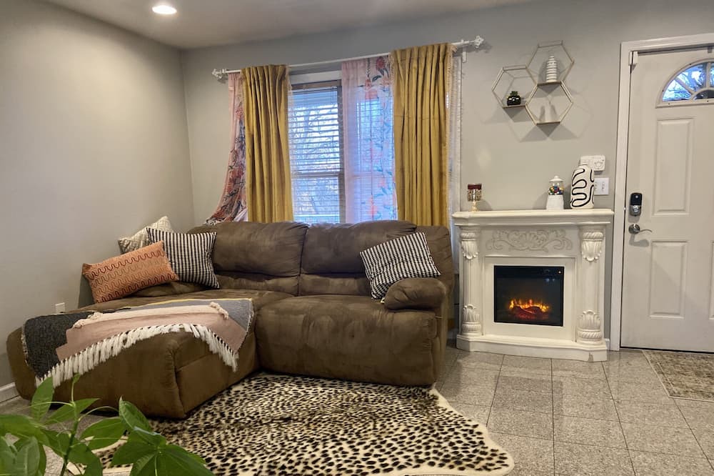 Photo of Livingroom in East Kingston