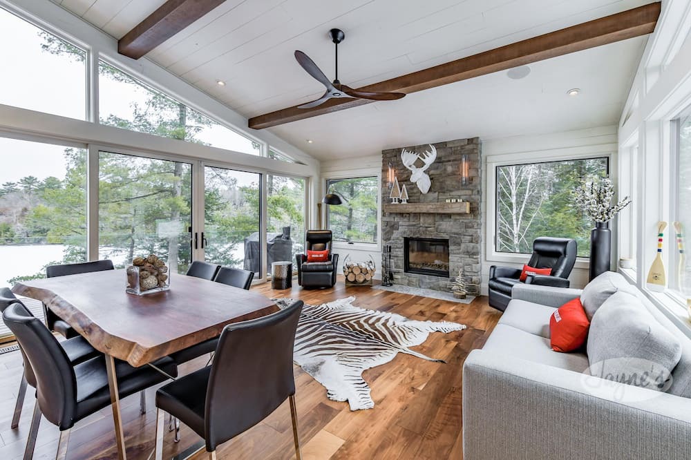 Photo of Livingroom in Georgian Bay