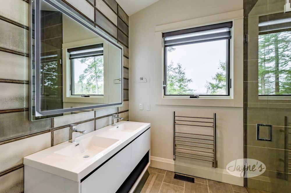 Photo of Bathroom in Georgian Bay