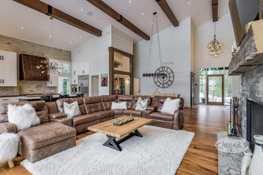 Photo of Livingroom in Georgian Bay