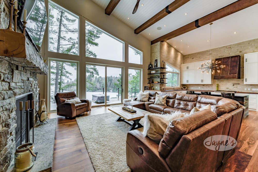Photo of Livingroom in Georgian Bay