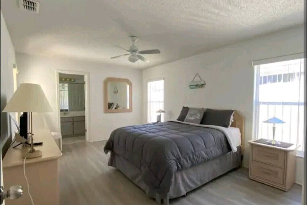 Photo of Bedroom in Lindfields