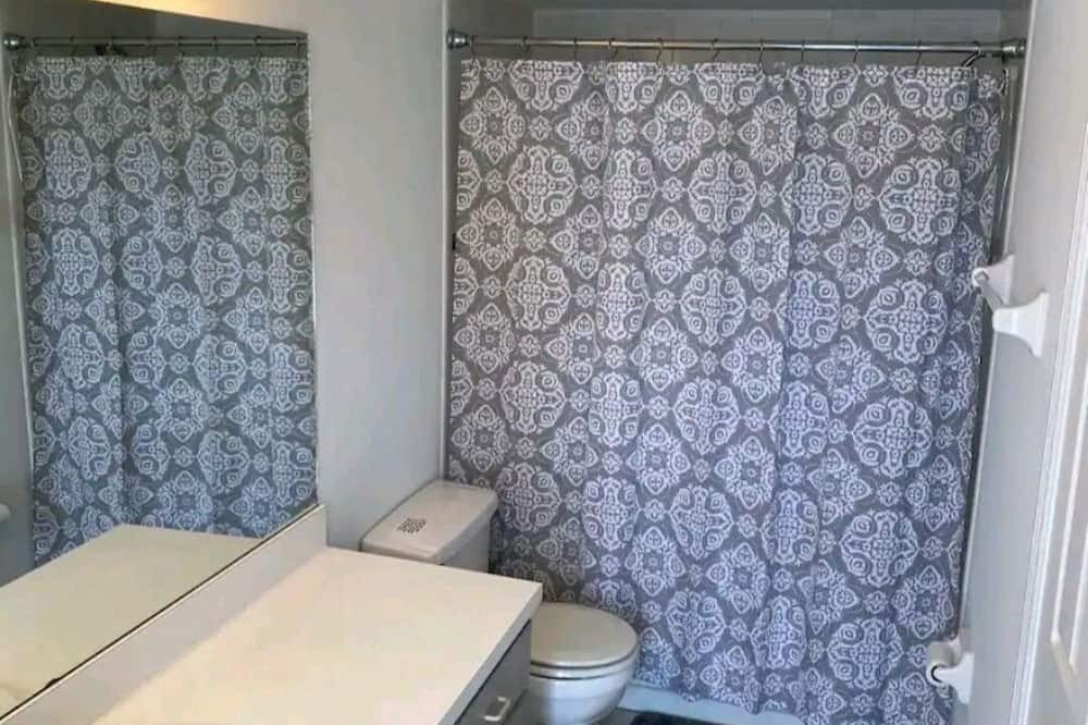 Photo of Bathroom in Lindfields