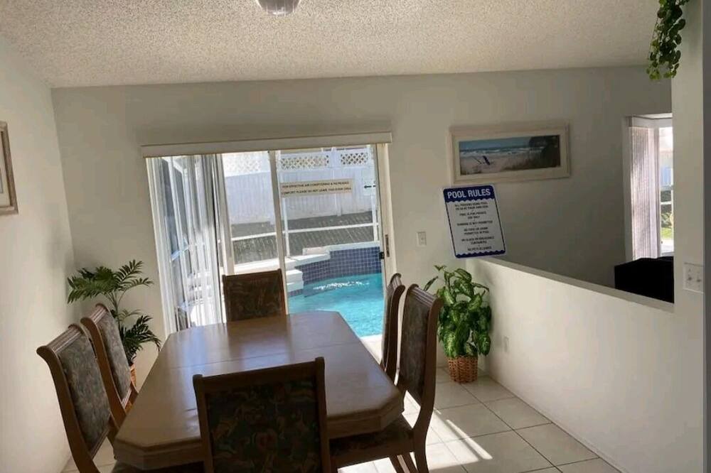 Photo of Livingroom in Lindfields