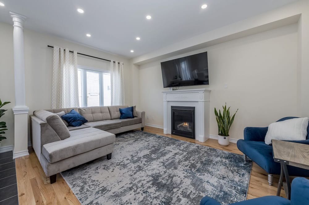 Photo of Livingroom in Innisfil