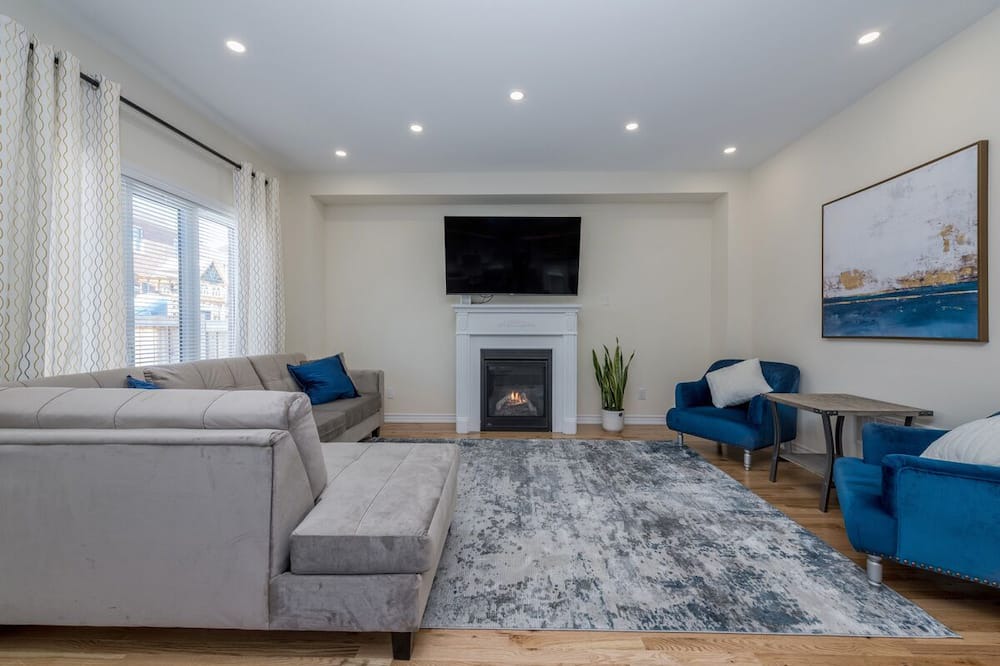 Photo of Livingroom in Innisfil