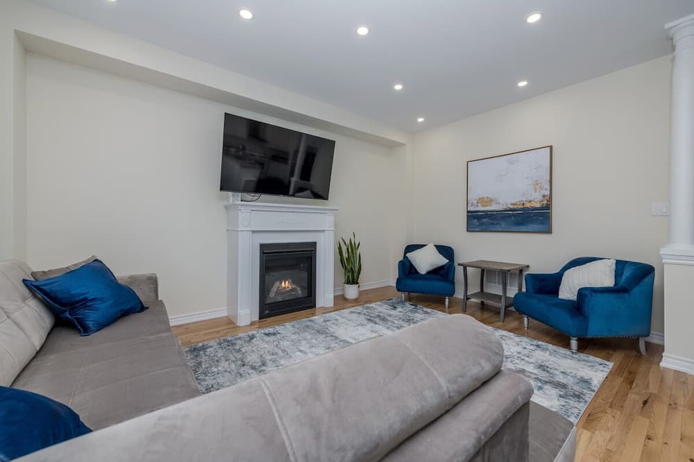 Photo of Livingroom in Innisfil