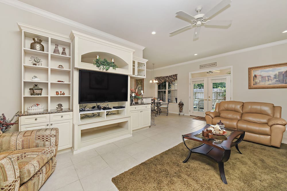 Photo of Livingroom in Avalon Beach Estates