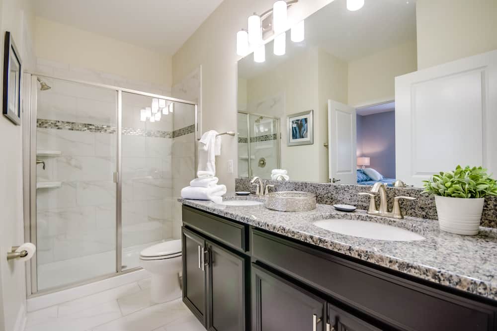 Photo of Bathroom in Davenport