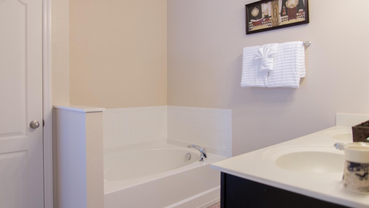 Photo of Bathroom in Trafalgar Village