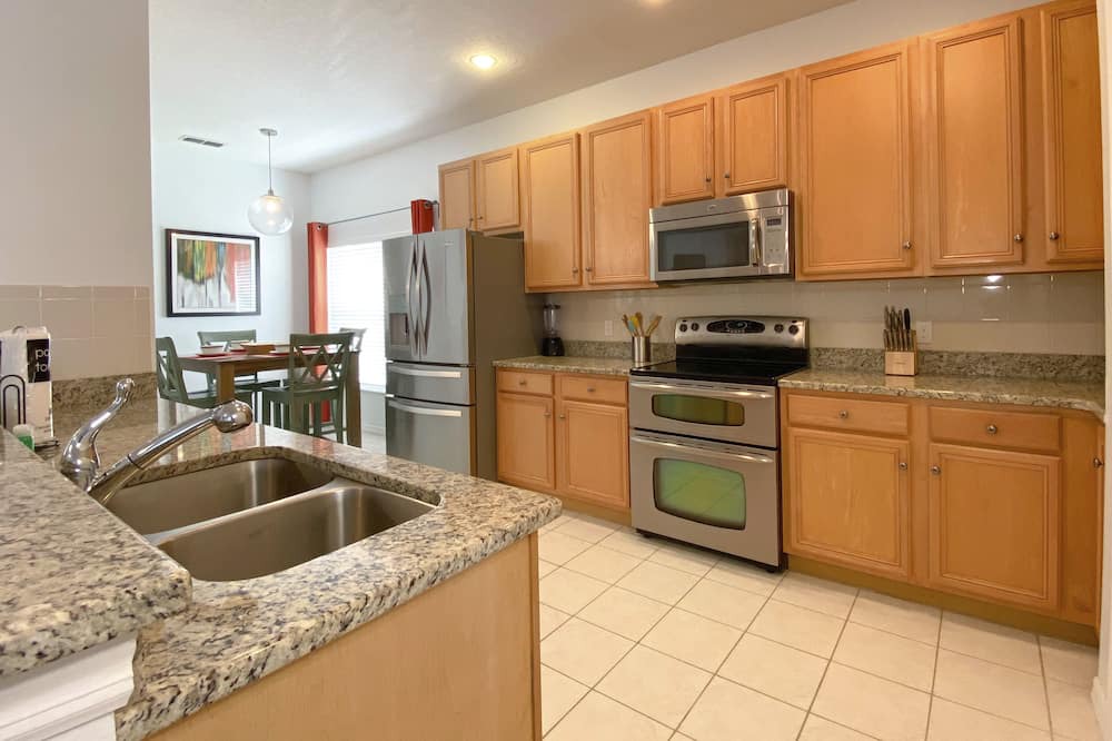 Photo of Kitchen in Crescent Lakes