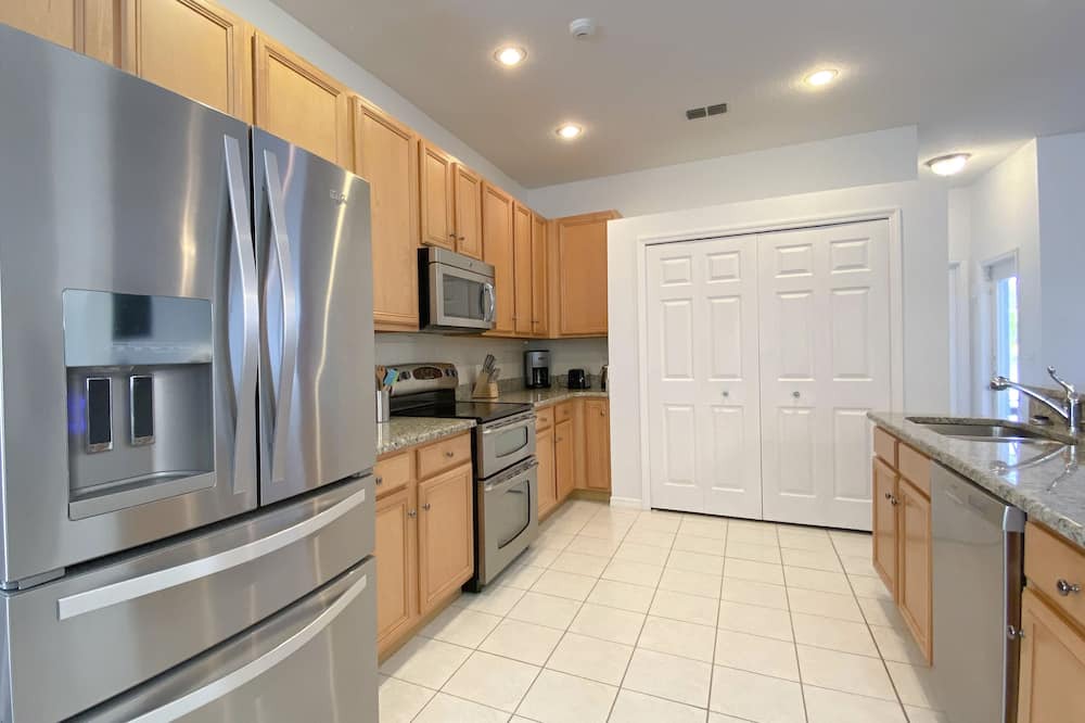 Photo of Kitchen in Crescent Lakes