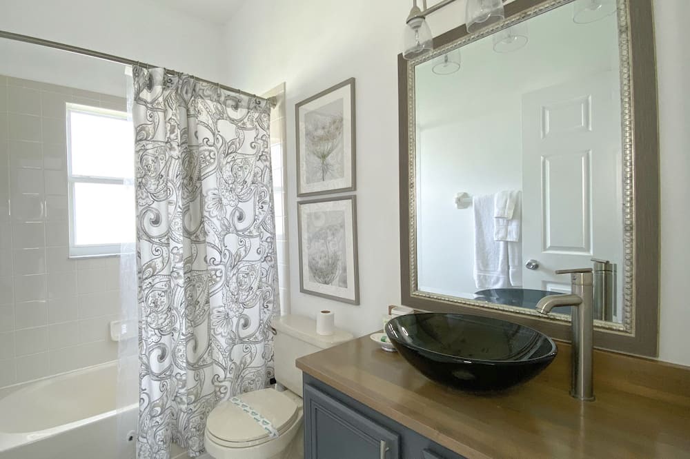 Photo of Bathroom in Crescent Lakes
