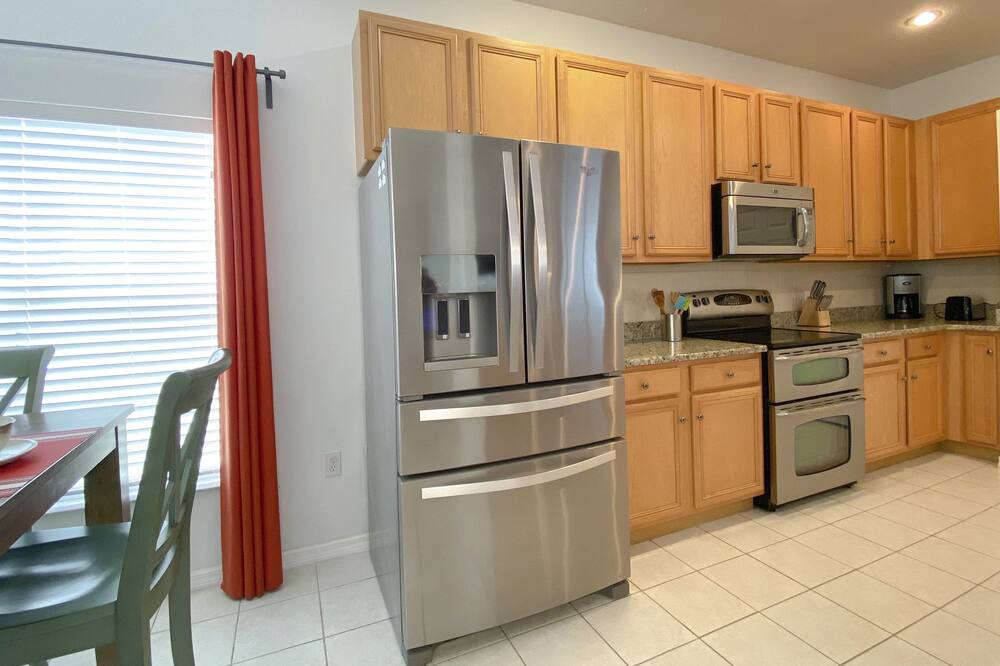 Photo of Kitchen in Crescent Lakes