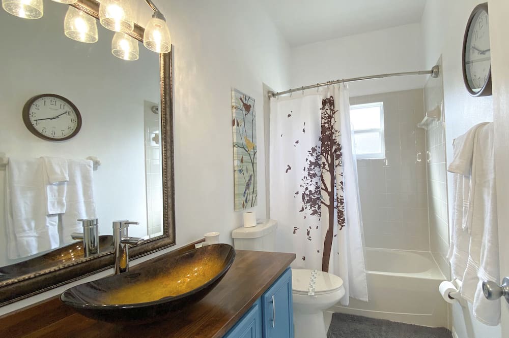 Photo of Bathroom in Crescent Lakes