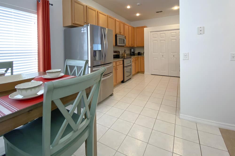 Photo of Kitchen in Crescent Lakes