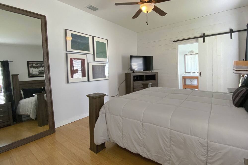 Photo of Bedroom in Crescent Lakes