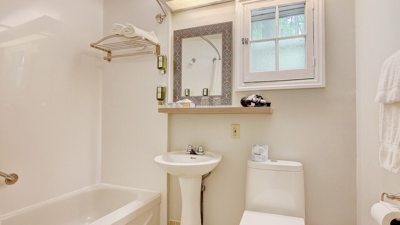 Photo of Bathroom in Georgina