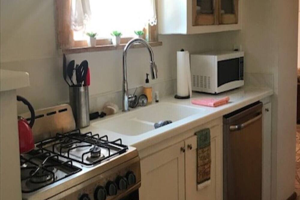 Photo of Kitchen in Iron Horse Historic District