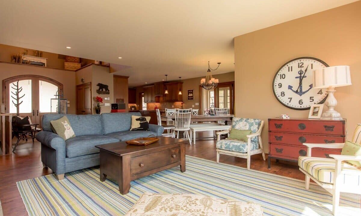 Photo of Livingroom in Georgian Bay