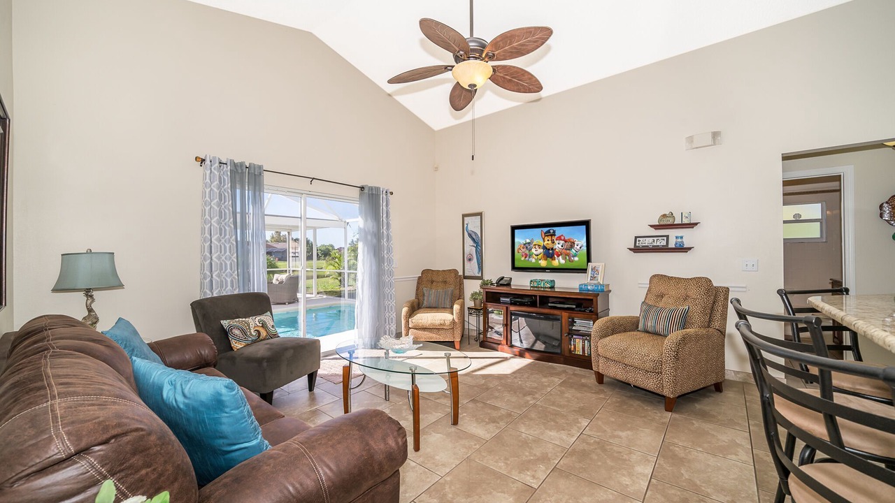 Photo of Livingroom in Crescent Lakes