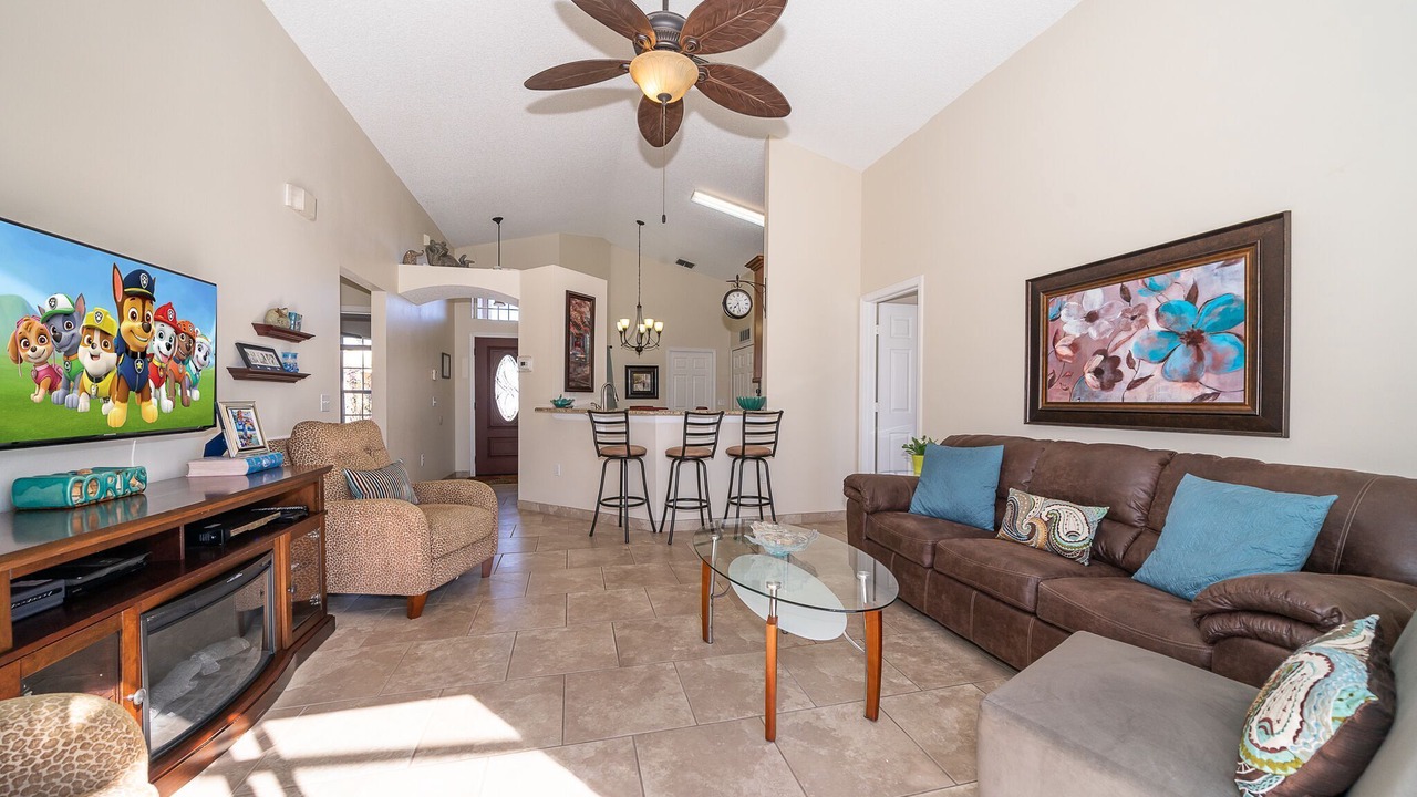 Photo of Livingroom in Crescent Lakes