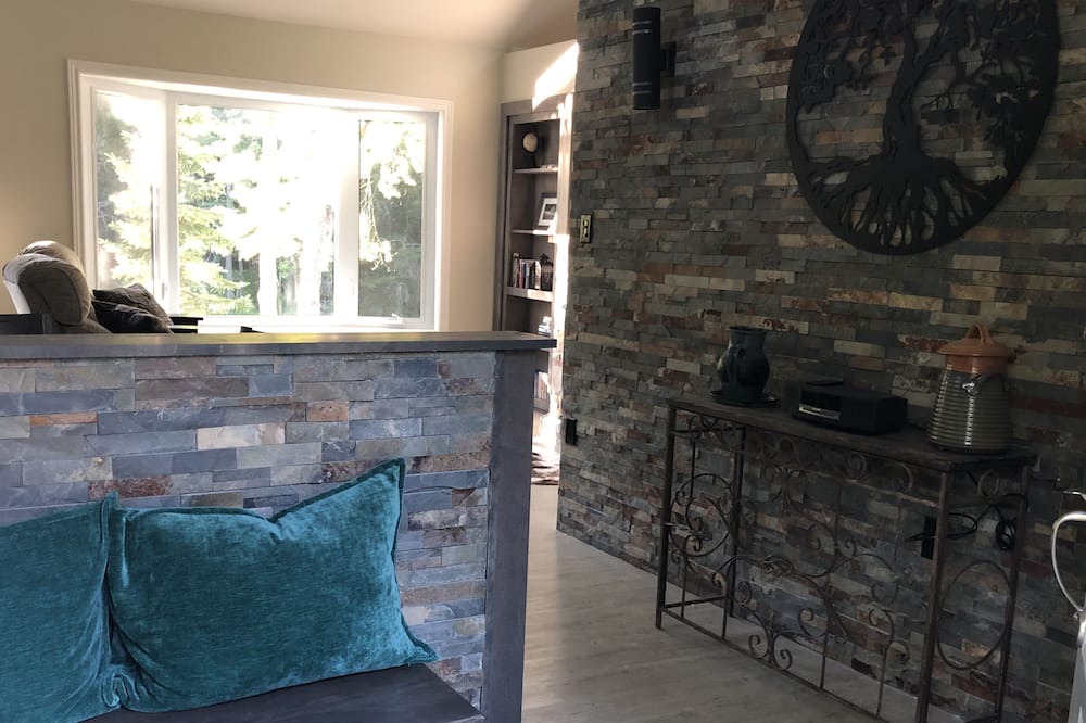 Photo of Livingroom in North Bay