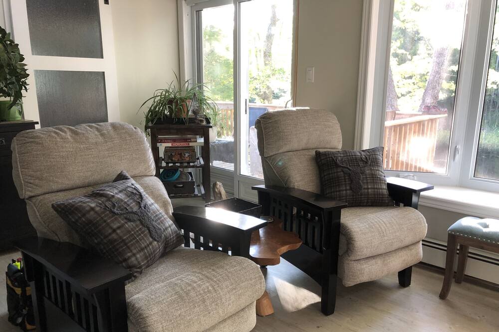 Photo of Livingroom in North Bay