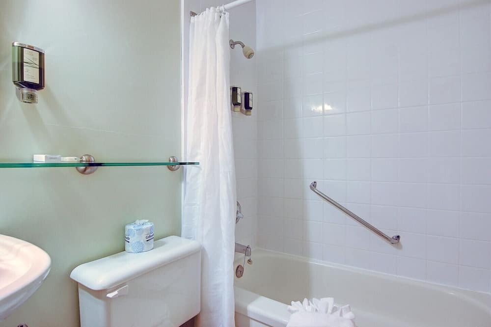 Photo of Bathroom in Georgina