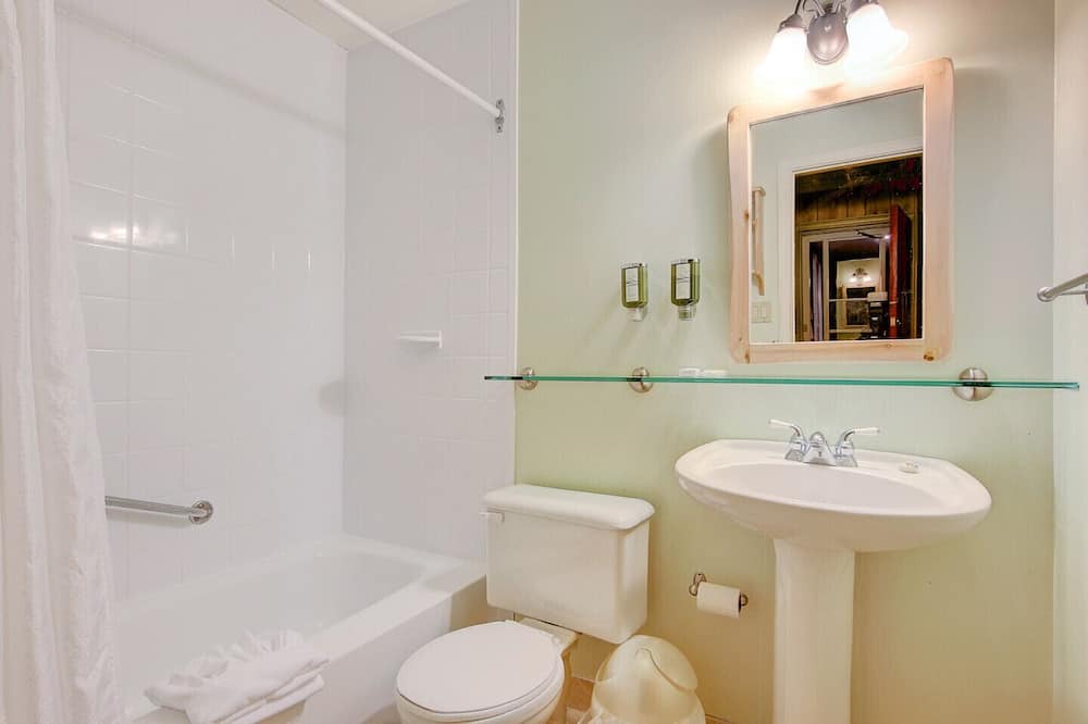 Photo of Bathroom in Georgina