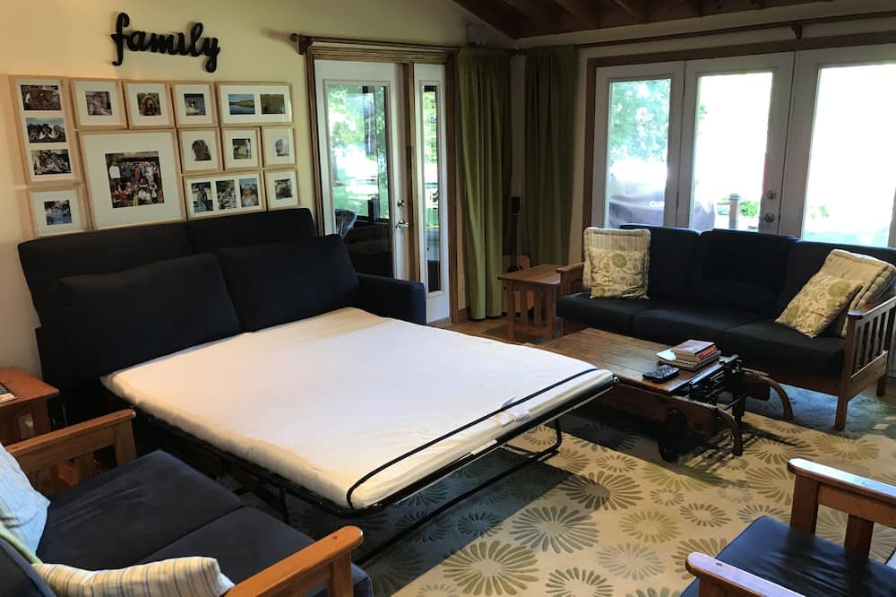 Photo of Livingroom in Coboconk