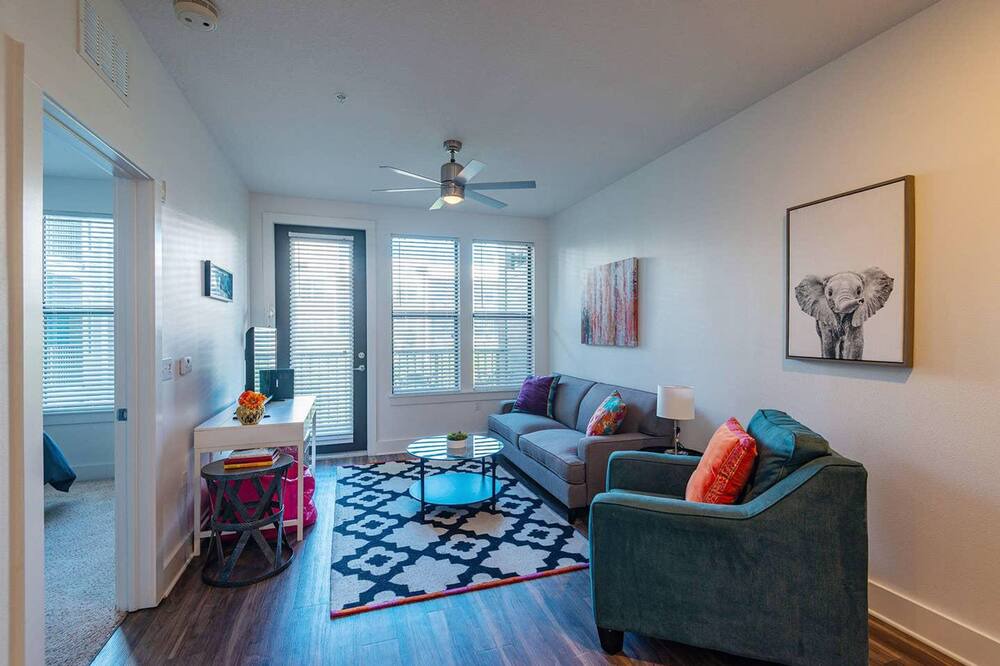 Photo of Livingroom in North Hyde Park