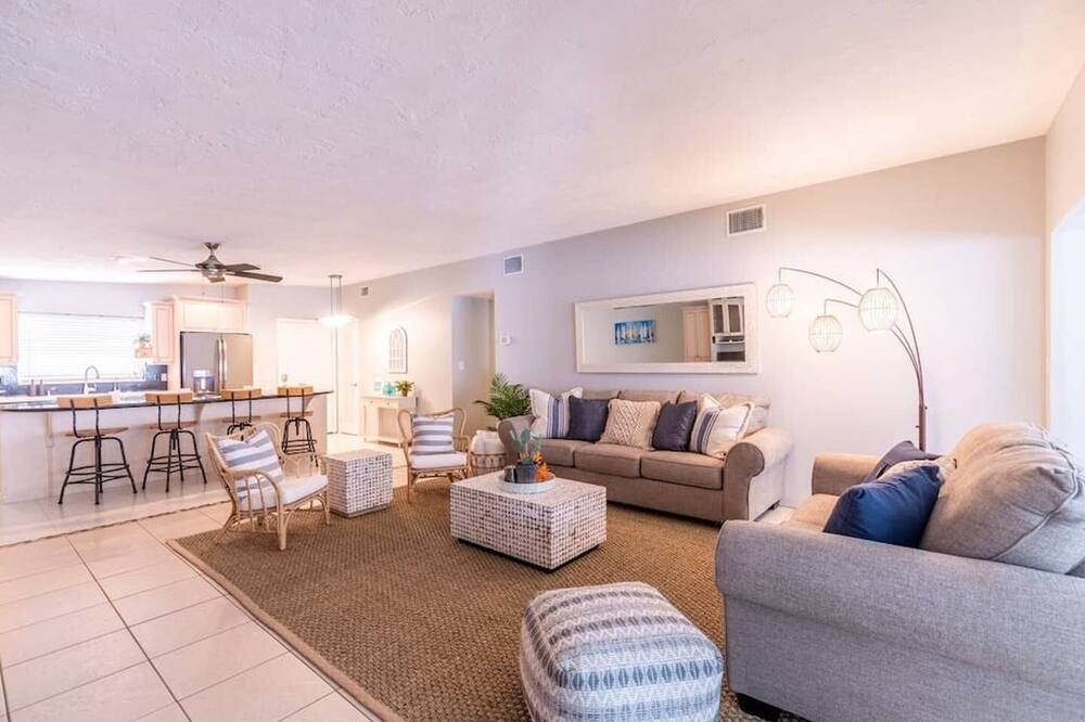 Photo of Livingroom in Redington Beach