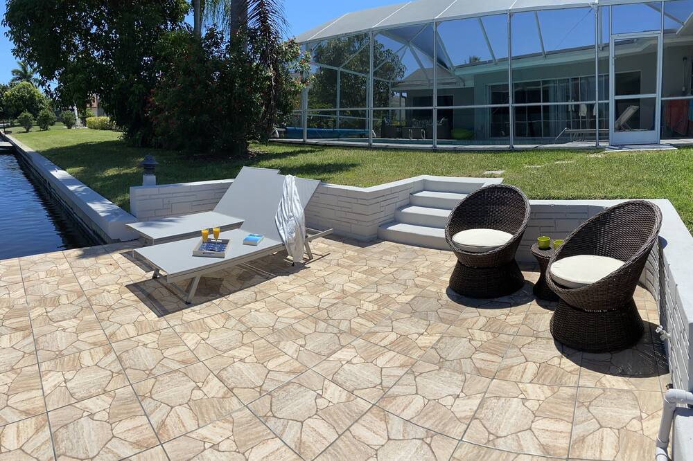 Photo of Patio Balcony in Yacht Club