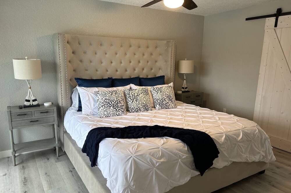 Photo of Bedroom in Yacht Club