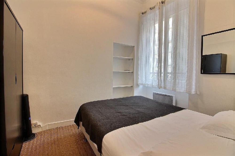 Photo of Bedroom in 5th Arrondissement