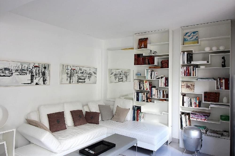Photo of Livingroom in Notre-Dame-des-Champs