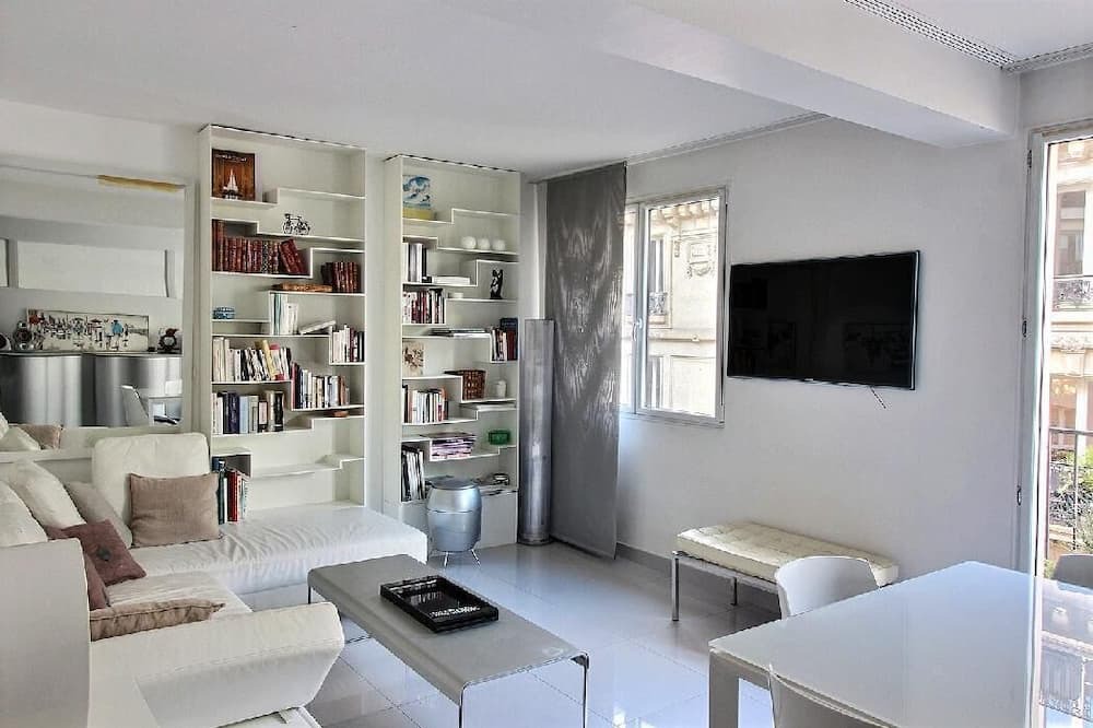 Photo of Livingroom in Notre-Dame-des-Champs
