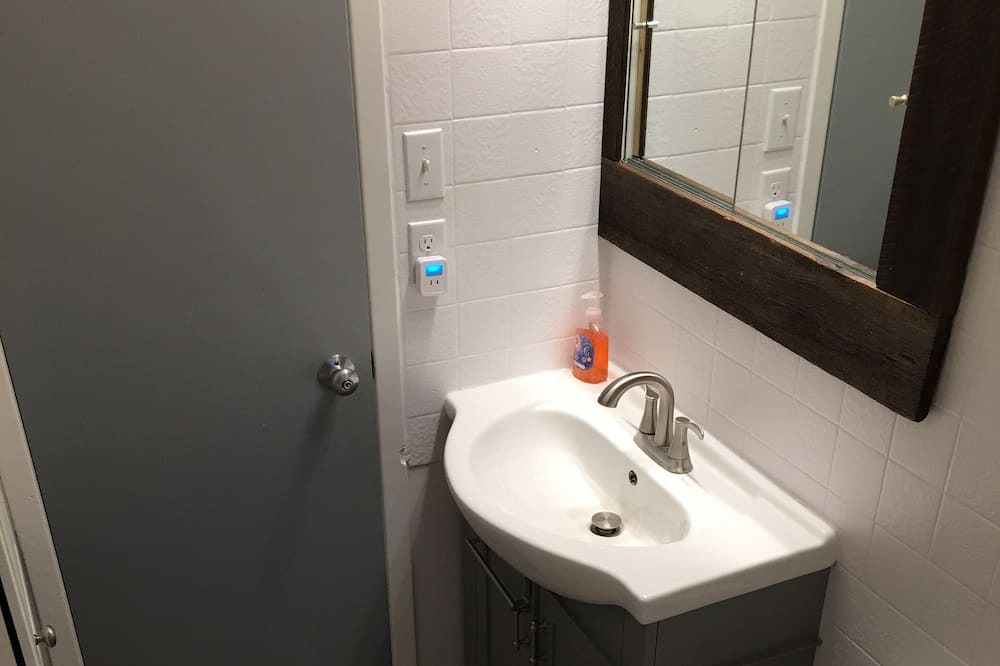 Photo of Bathroom in Alban
