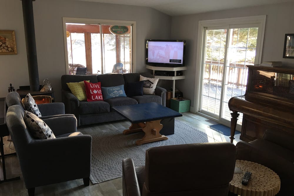Photo of Livingroom in Alban