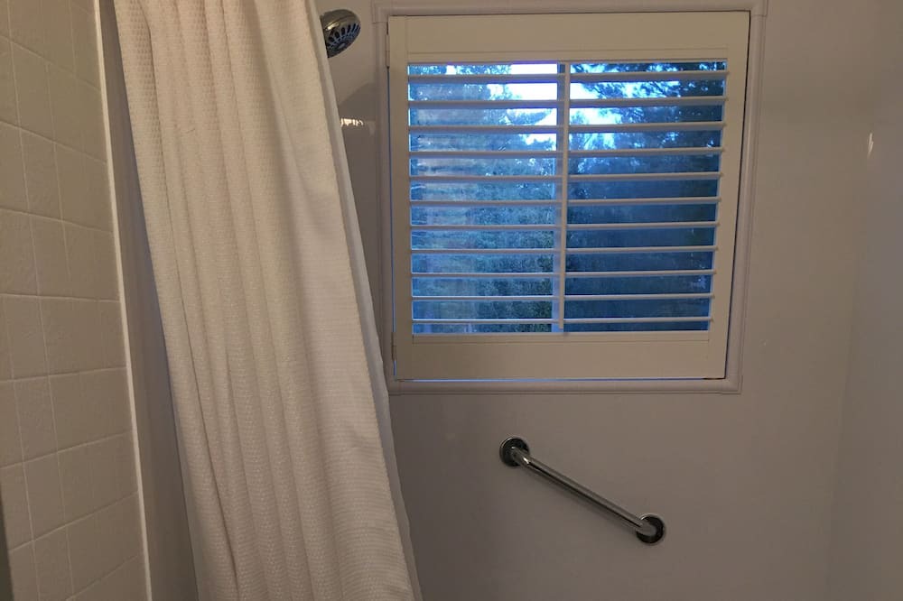 Photo of Bathroom in Alban