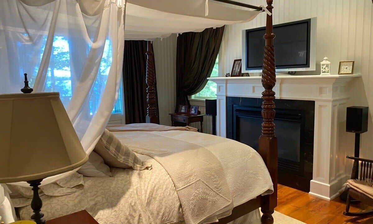 Photo of Bedroom in Crystal Beach